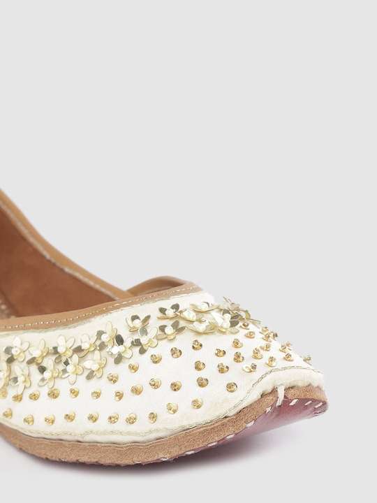 Women Off-White & Gold-Toned Embellished Mojaris - Image 4