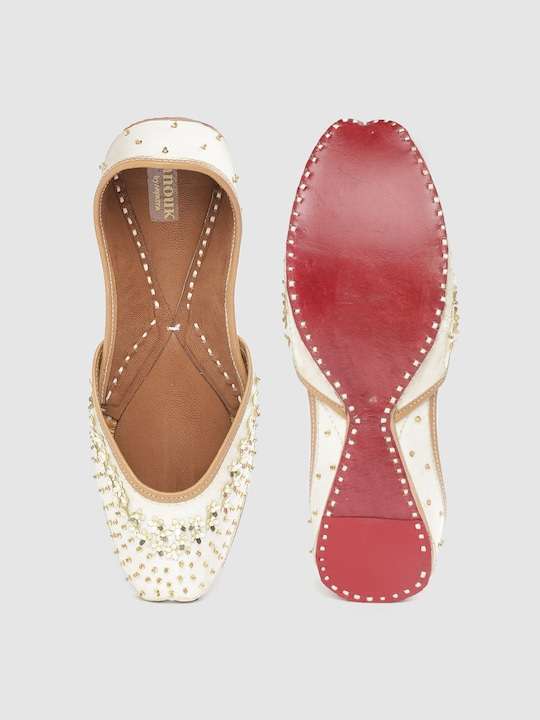 Women Off-White & Gold-Toned Embellished Mojaris - Image 2