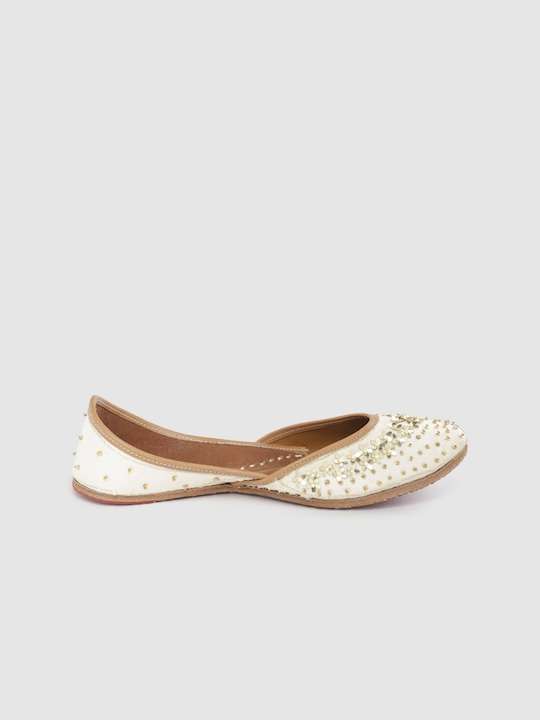 Women Off-White & Gold-Toned Embellished Mojaris - Image 3